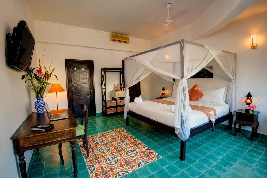 The Willow Boutique Hotel Phnom Penh Exterior photo